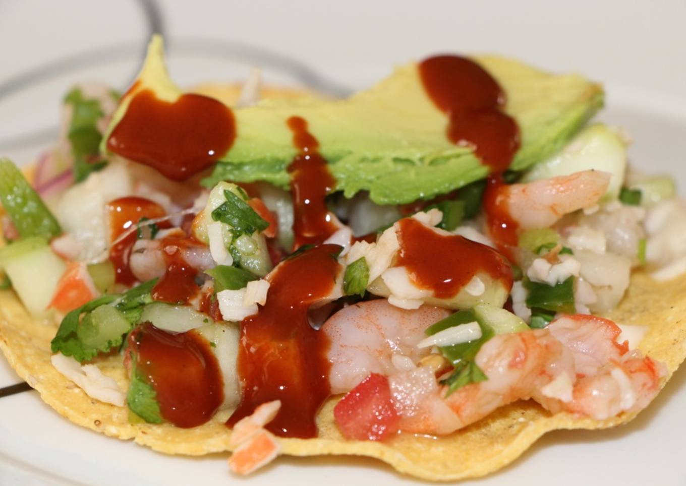 Tostadas de ceviche de camarón con langosta