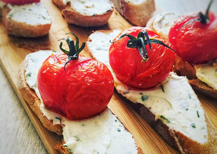 Tartines aux fromages frais basilic & tomates