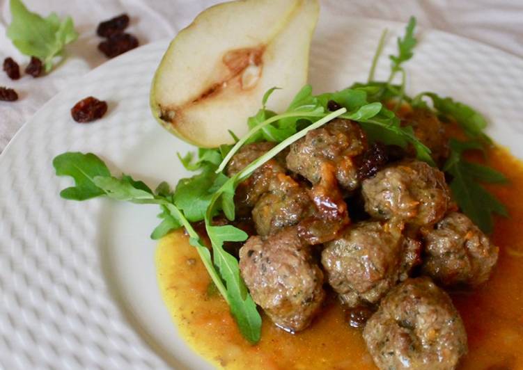 Albóndigas con pera y curry