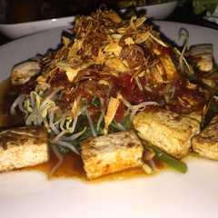 A picture of Rujak Kangkung Saus Tiram.