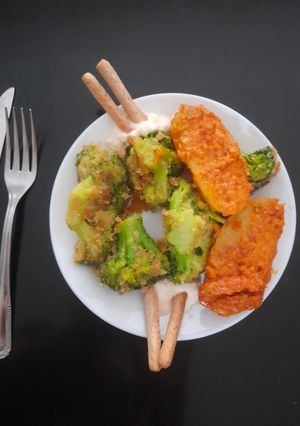 Una foto de Patatas hervidas con triturado de chorizo y coliflor rebozada