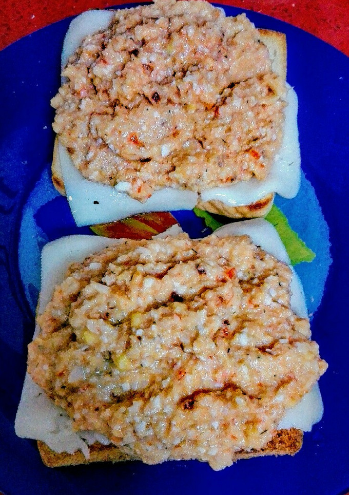 Una foto de Tostas de mar con un toque exótico