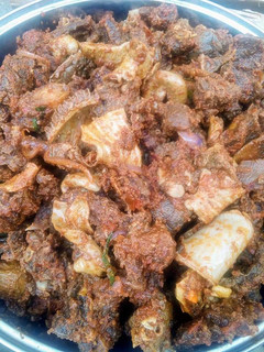 A picture of Sauced assorted meat.