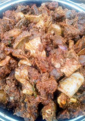 A picture of Sauced assorted meat.