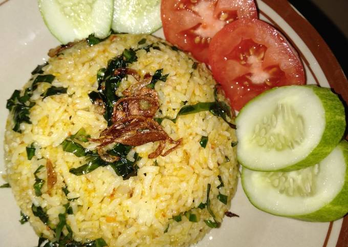 Cara Bikin Nasi Goreng Kunyit Daun mengkudu Enak