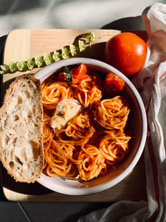 Una foto de Spaghettis con tomate 🍅