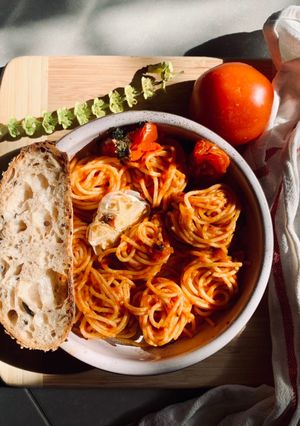 Una foto de Spaghettis con tomate 🍅