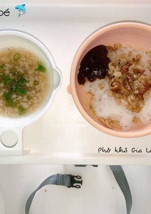 Hình của món Ăn dặm cùng 🐬: phở khô Gia Lai.