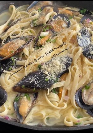 A picture of Creamy Garlic Butter Shell Mussels.