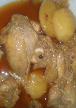 A picture of Chicken qorma aloo.