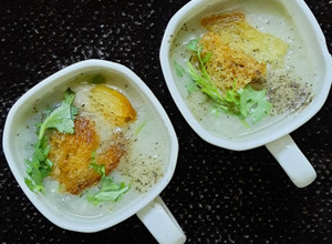 A picture of Italian Garlic Soup.