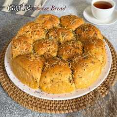 A picture of Garlic Cheese Bread.
