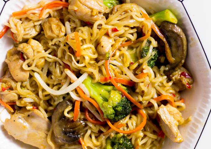 Quick Ramen Noodles Stir Fry