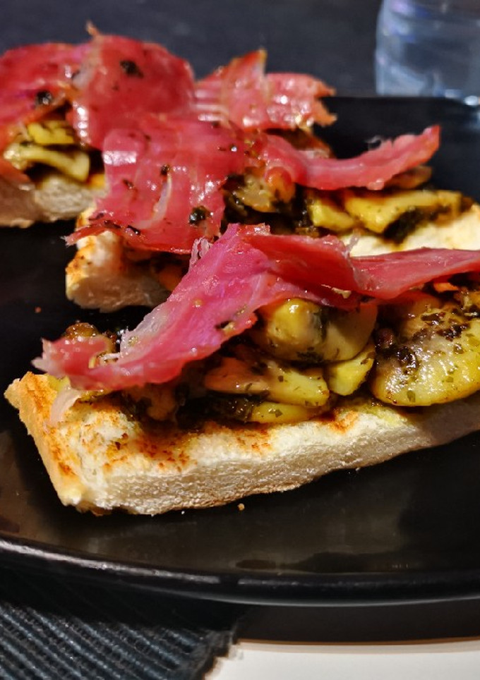 Una foto de Bocaditos de champis con jamón