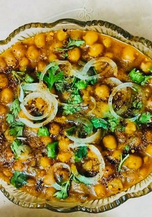A picture of Gravy chana chaat.