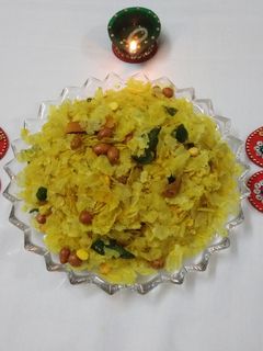 पोह्याचा चिवडा (poha chivada recipe in marathi) रेसिपी चे मुख्य फोटो