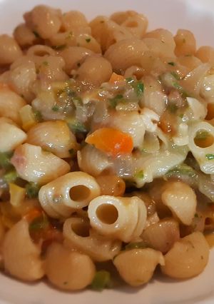 Foto principal de Pasta cremosa con verduras y atún