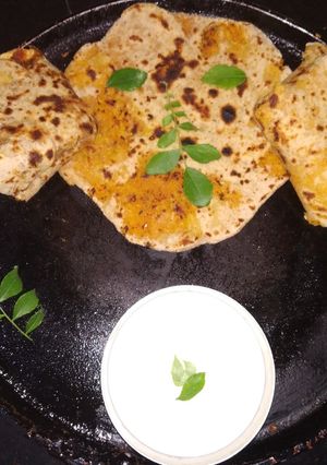 A picture of Cabbage & bottle gourd stuffed parathas.