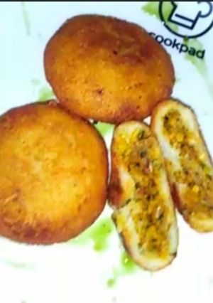 A picture of Qeema kachori.