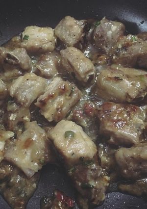 Hình của món Sườn rim mặn ngọt.