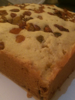 A picture of Vanilla Raisin Cake.