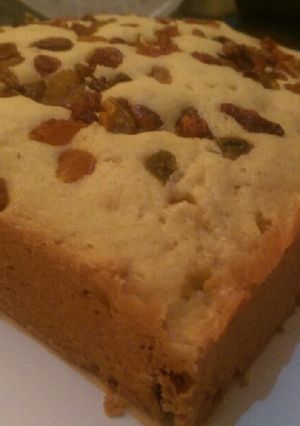A picture of Vanilla Raisin Cake.
