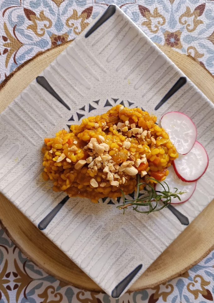 Una foto de Guiso hindú de lentejas // Indian cooked dish 🇮🇳✨