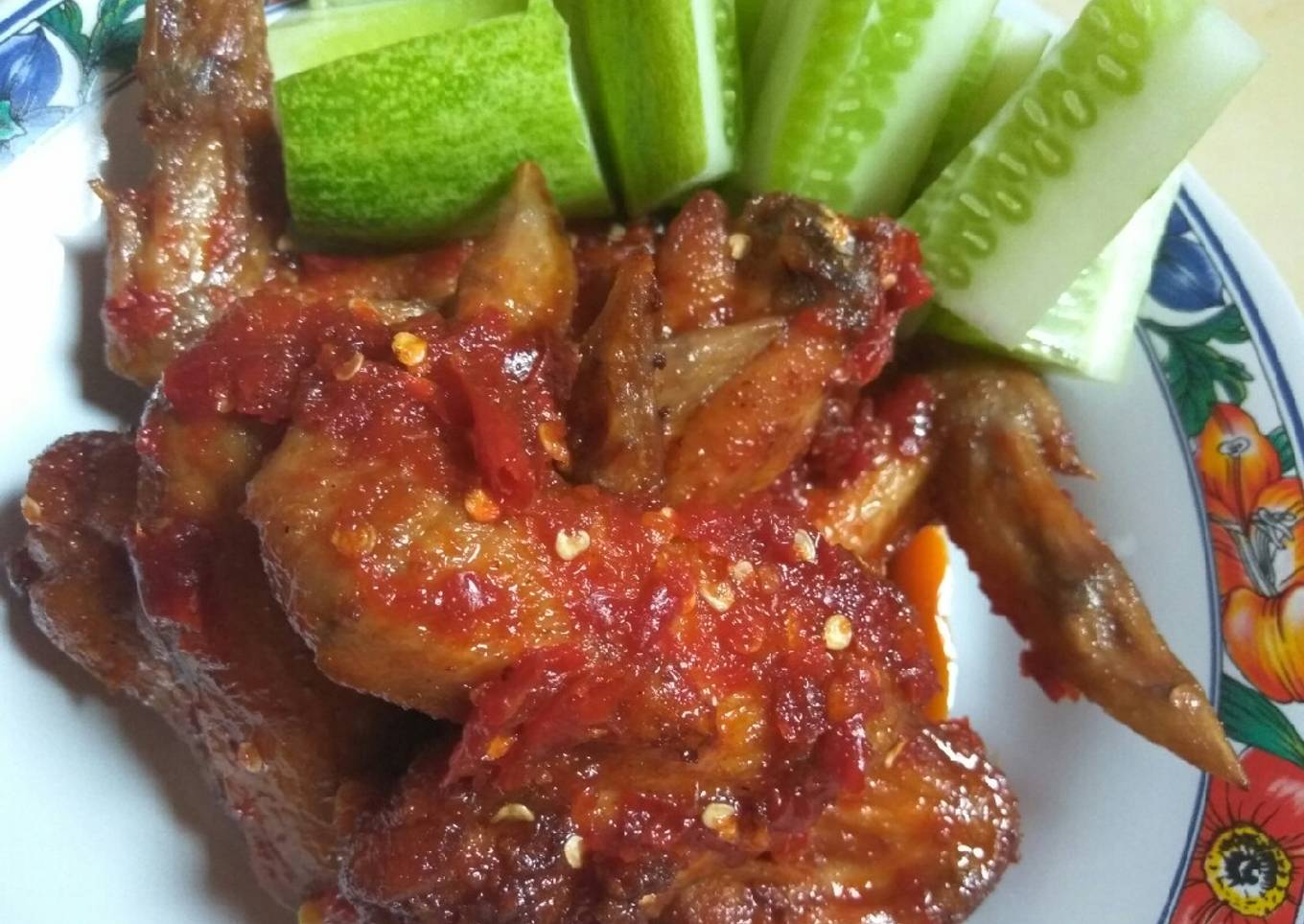 Bagaimana Menyiapkan Sayap ayam sambel rujak yang Lezat