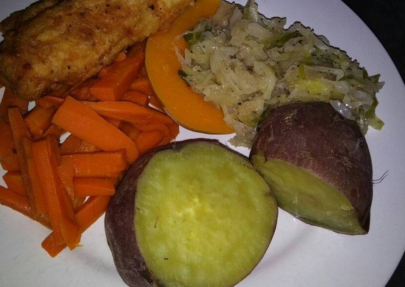Fried fish with vegetables