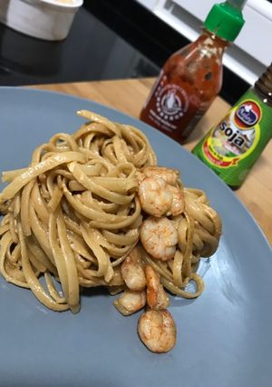 Una foto de Tallarines picantitos a mi estilo!!🤤🤟🏼