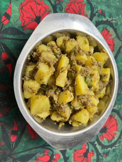 व्रत वाले जीरा आलू (Vrat wale jeera aloo recipe in hindi) रेसिपी मुख्य फोटो
