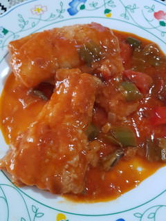 Una foto de Bacalao con tomate