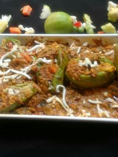 मिक्स वेजटेबल्स स्टफ्ड परवल मसाला करी (mix vegetable stuffed parwal masala kari recipe in Hindi) रेसिपी मुख्य फोटो