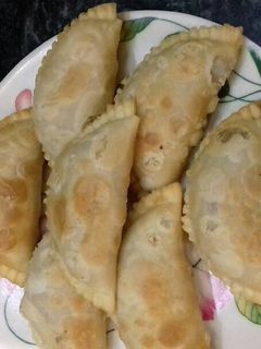मावा स्टफ गुजिया (Mava stuff Gujiya recipe in hindi) रेसिपी मुख्य फोटो