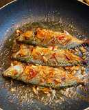 Cá bạc má chiên sốt tỏi ớt