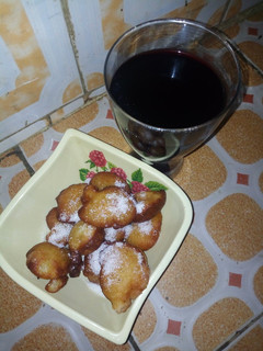 A picture of Puff puff me sugar with zobo.