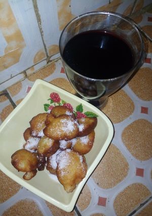 A picture of Puff puff me sugar with zobo.