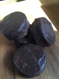 Una foto de Alfajores de chocolate