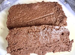 Une photo de Marquise au chocolat 🍫 et piment d'espelette 🌶️