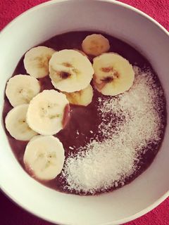 Una foto de Porridge de avena y cacao