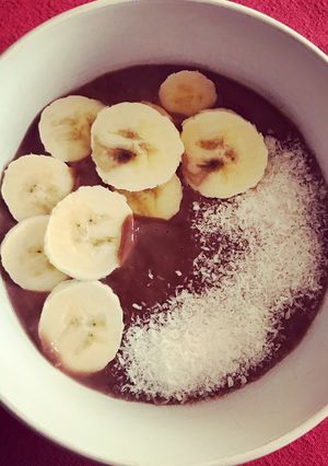 Una foto de Porridge de avena y cacao