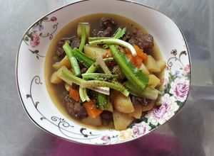 Hình của món Thịt bò hầm khoai tây, cà rốt.