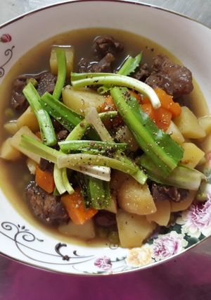 Hình của món Thịt bò hầm khoai tây, cà rốt.