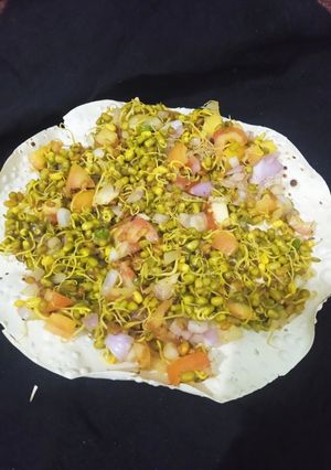 स्प्राउट मूंग मेथी पापड़ मसाला recipe in Hindi रेसिपी मुख्य फोटो