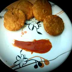 A picture of Tasty yummy kachori.