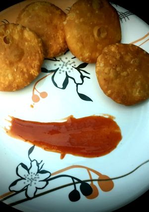 A picture of Tasty yummy kachori.