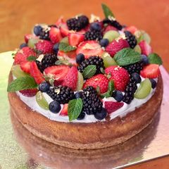A picture of New York baked cheesecake.