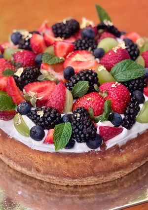 A picture of New York baked cheesecake.