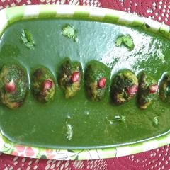 A picture of Lauki kofta in green gravy.