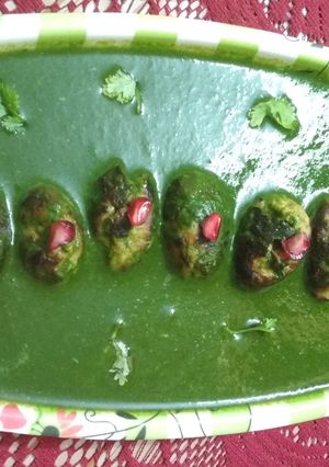 A picture of Lauki kofta in green gravy.